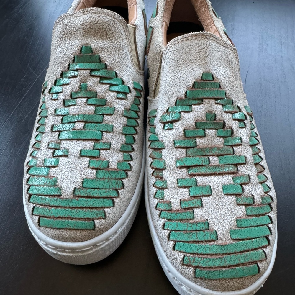 Agave Sky Turquoise leather sneaker